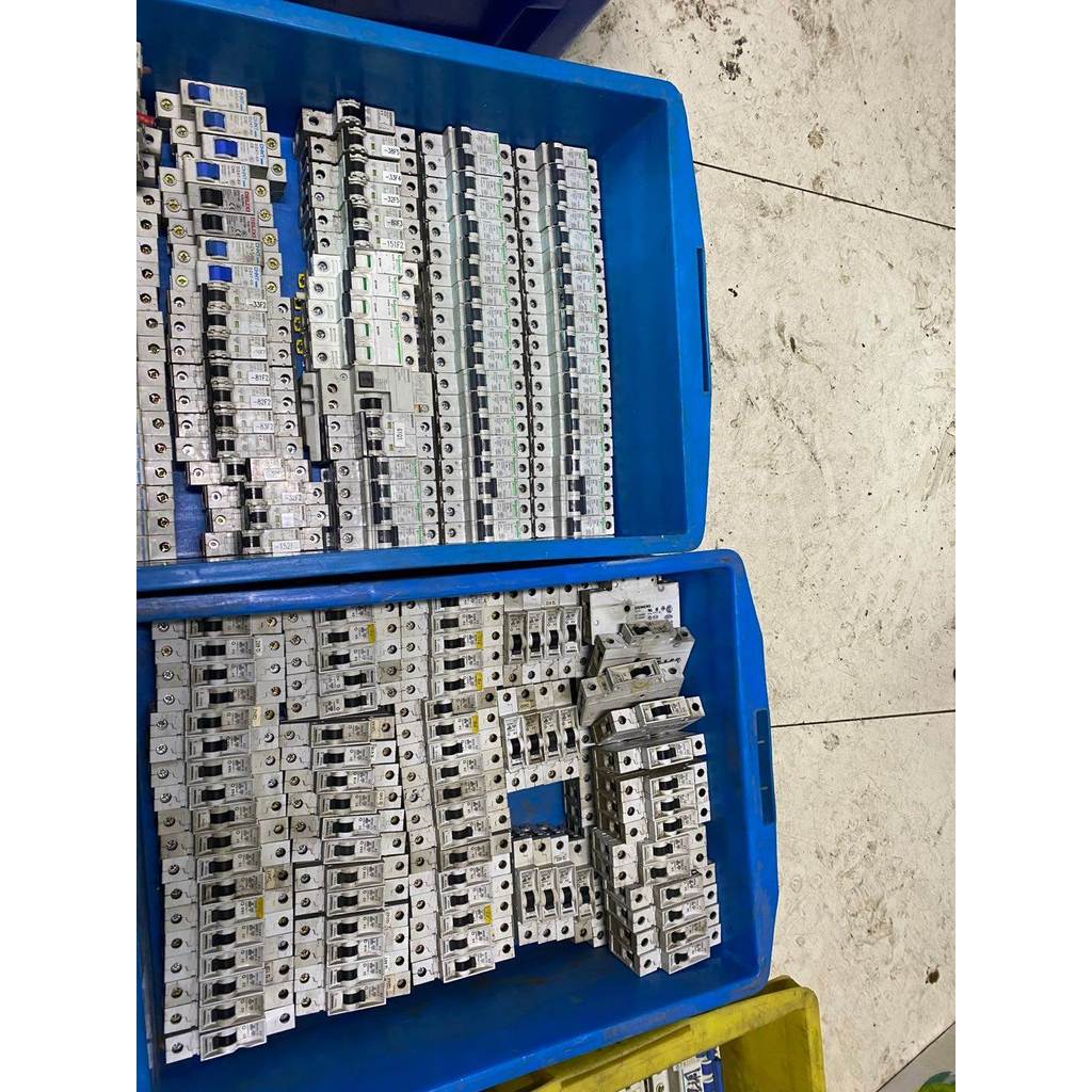 Major Factory Disassembly Original Siemens 5SX21 Schneider DC Air Switch C65N 1P เซอร์กิตเบรกเกอร์ขน