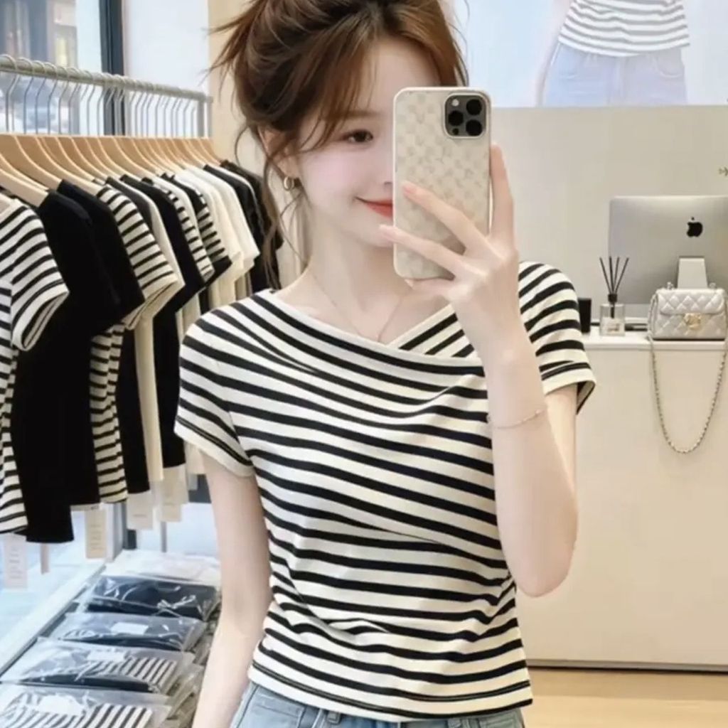 ผ้าไหมน้ําแข็งเส้นด้าย Ribbed สไตล์ฝรั่งเศสอารมณ์สไตล์เกาหลีการออกแบบความรู้สึกสลิมฟิตทุกการแข่งขันข้ามคอวีลาย