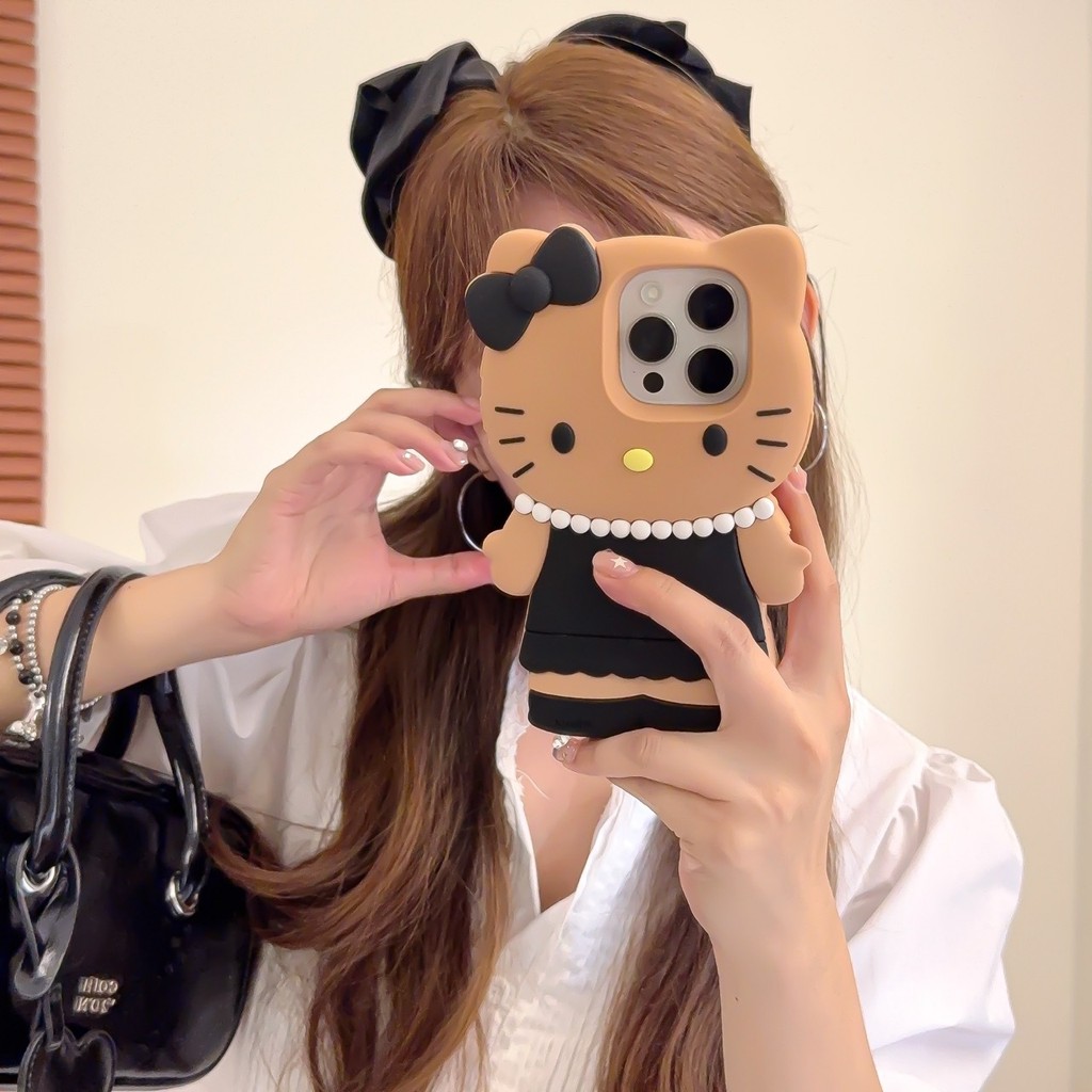 สร้อยคอมุกกระโปรงสีดําน่ารัก KT Cat iPhone1716 เหมาะสําหรับเคสโทรศัพท์ 14/15pro max