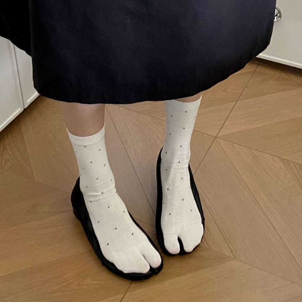 สีขาว Retro Polka Dot แยก Toe ถุงเท้าน้ําหนักเบา Breathable ยืดหยุ่นสูง 2-Toed ไม่มีกระดูก Flip-Flops All-Match กลาง-หลอดถุงเท้า