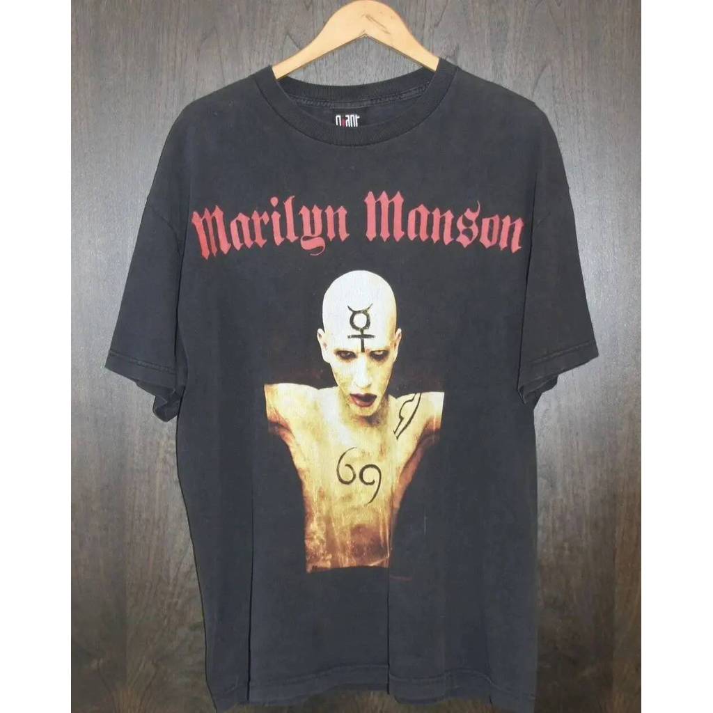 พร้อมส่ง เสื้อยืดผู้ชาย Gothic Rock พิมพ์ Marilyn Manson สีดำ ผ้าฝ้ายแขนสั้น คลาสสิก Dark แฟนของขวัญ ใส่สบายสุดๆ