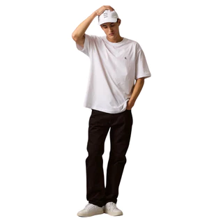 CALVIN KLEIN เสื้อยืดคอกลมแขนสั้นผู้ชาย Back Graphic ทรง Relaxed รุ่น 4RAB818 YAF-สีขาว