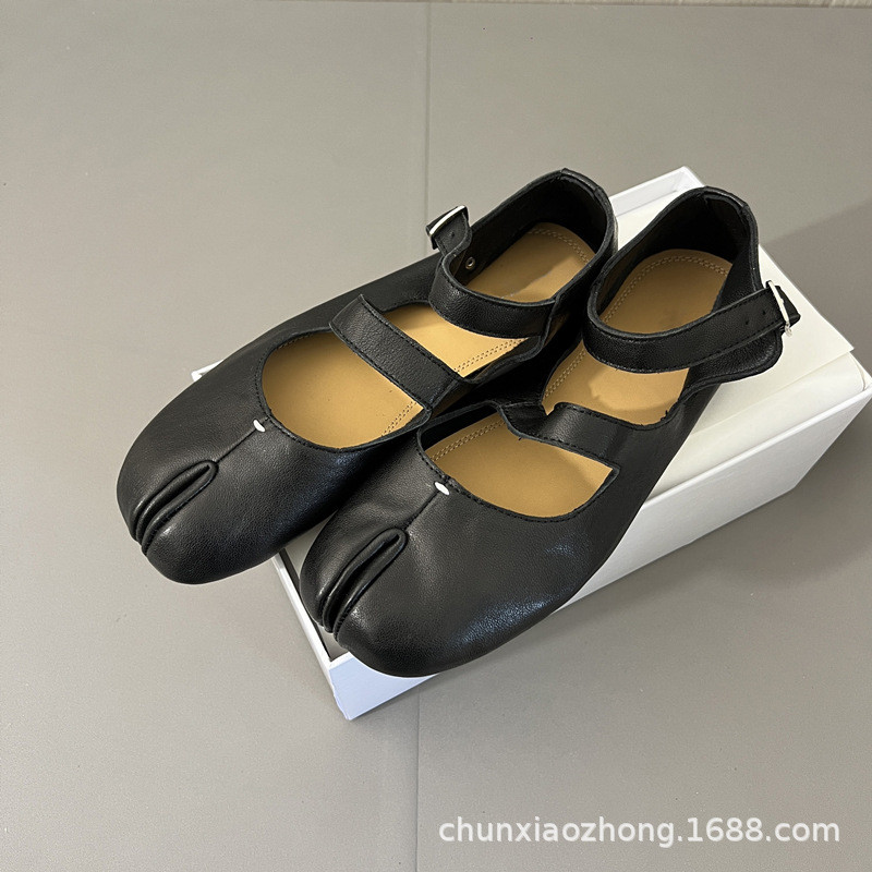 KN0Q MM-6 Ballet split-toe shoes, trendy buckle leather pigskin clogs, flat comfortable Mary Jane sh