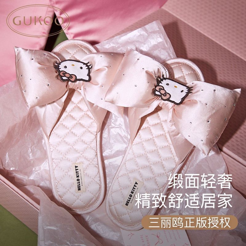 Gukoo/Nut Shell สไตล์ใหม่ HelloKitty Joint รองเท้าแตะผู้หญิง Four Seasons หรูหรา High-End Bowknot บ้