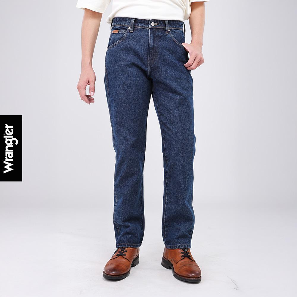 WRANGLER กางเกงยีนส์ผู้ชาย คอลเลคชั่น Beyond Indigo เอวกลาง ทรงตรง รุ่น WR S326MTEXF14 - สียีนส์กลาง