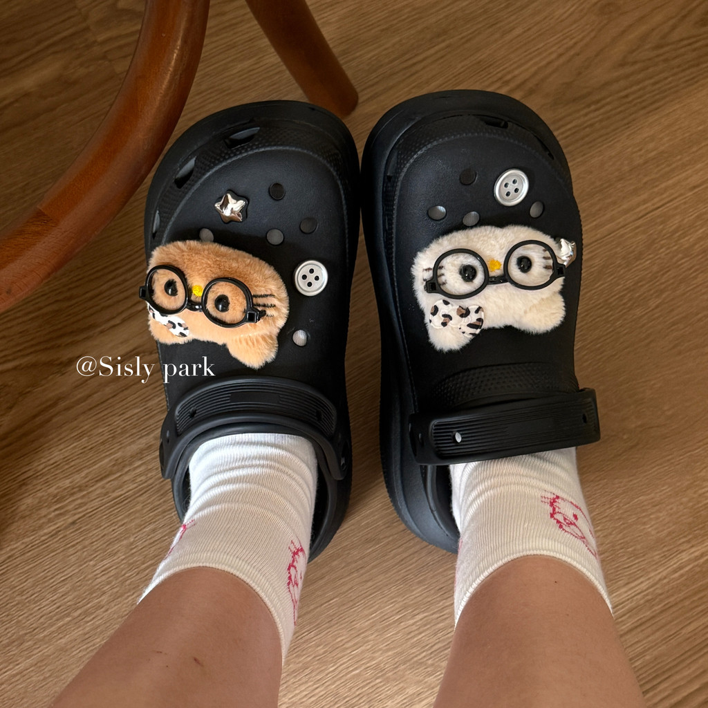 jibbitz crocs croc jibz แว่นตามีพิมพ์เสือดาวและkitty Plush สำหรับสาวน่ารัก พร้อมอุปกรณ์เสริมตกแต่งรอ