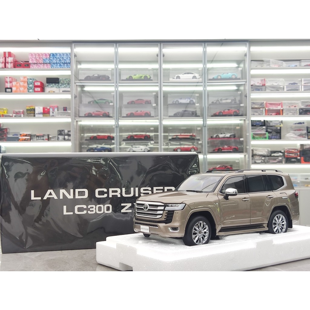 LCD 1/18 Petunia Toyota Land Cruiser LC300 ZX 灰色 880 LCD111 LCD 1/18 田  Toyota Land Cruiser LC300