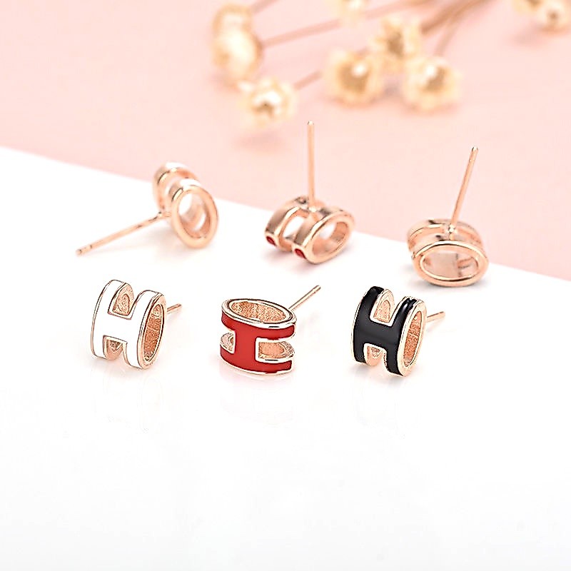 เครื่องประดับ ต่างหูสแตนเลส ไทเทเนียม จี้ตัวอักษร 18k หรูหรา สําหรับผู้หญิง