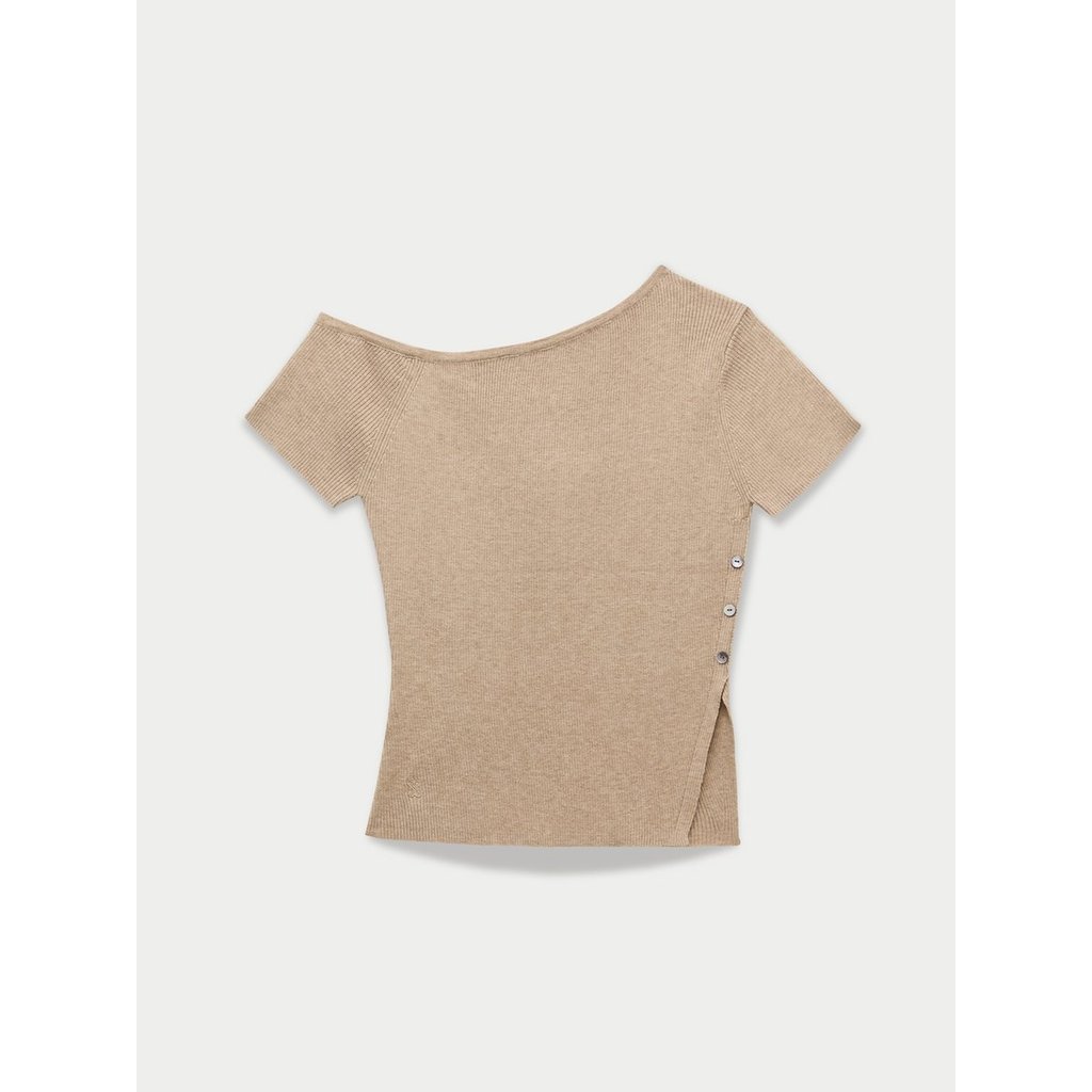 [Pomelo] เสื้อเปิดไหล่ข้างเดียว / One-shoulder Knit Top