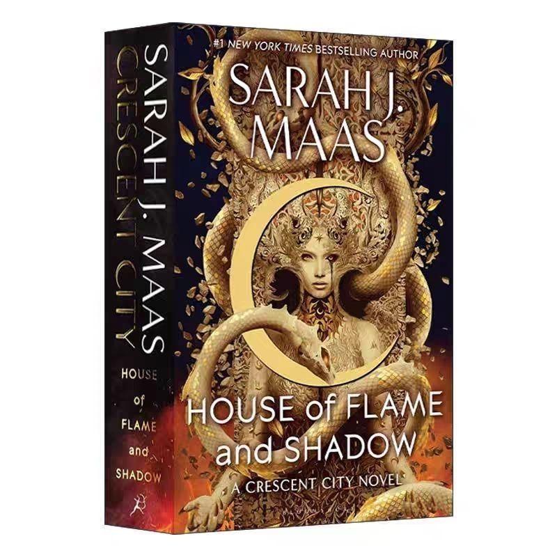 ในสต็อก House Of Flame และ Shadow House Of Earth และ Blood Sarah J Maas