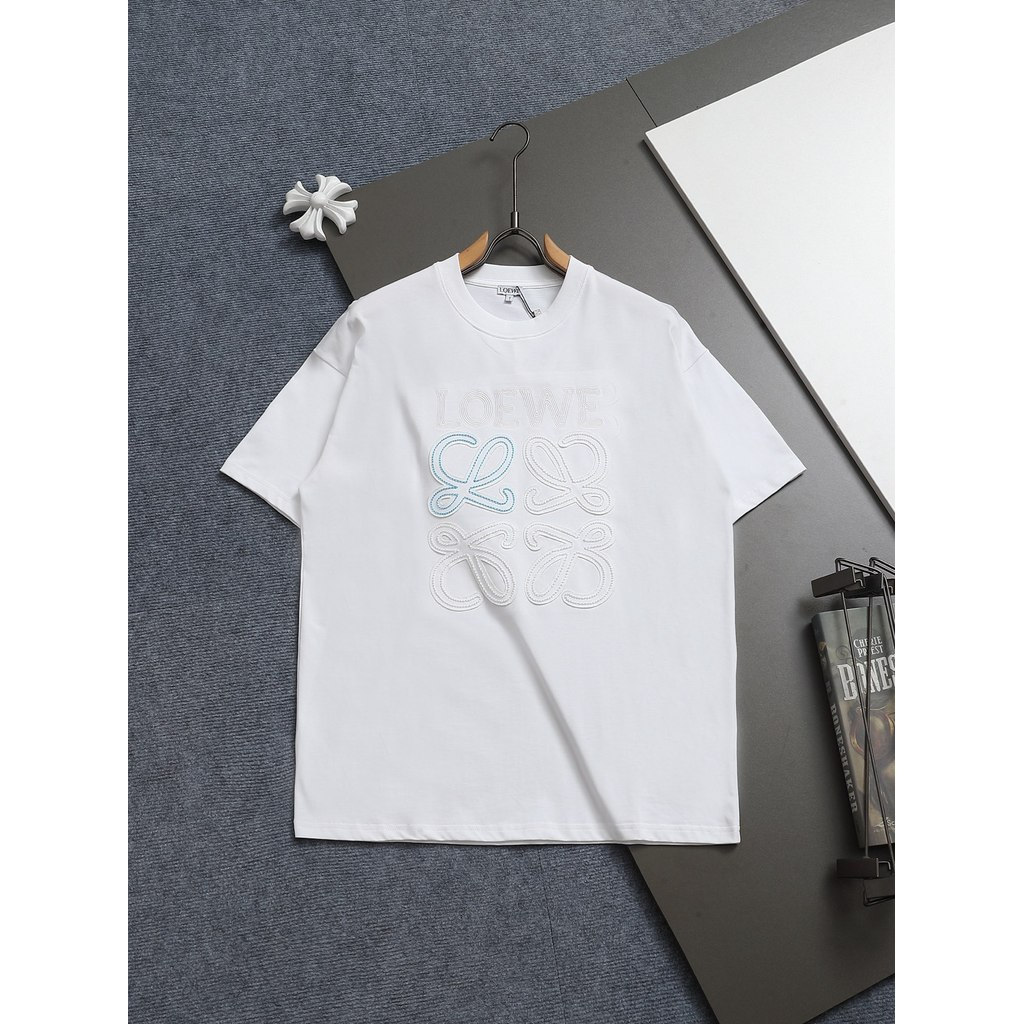 2026/Loewe tee/Loewe เสื้อยืดผู้ชายผู้หญิงเสื้อยืดพิมพ์แขนสั้นธุรกิจเสื้อยืด Street Wear อินเทรนด์ T