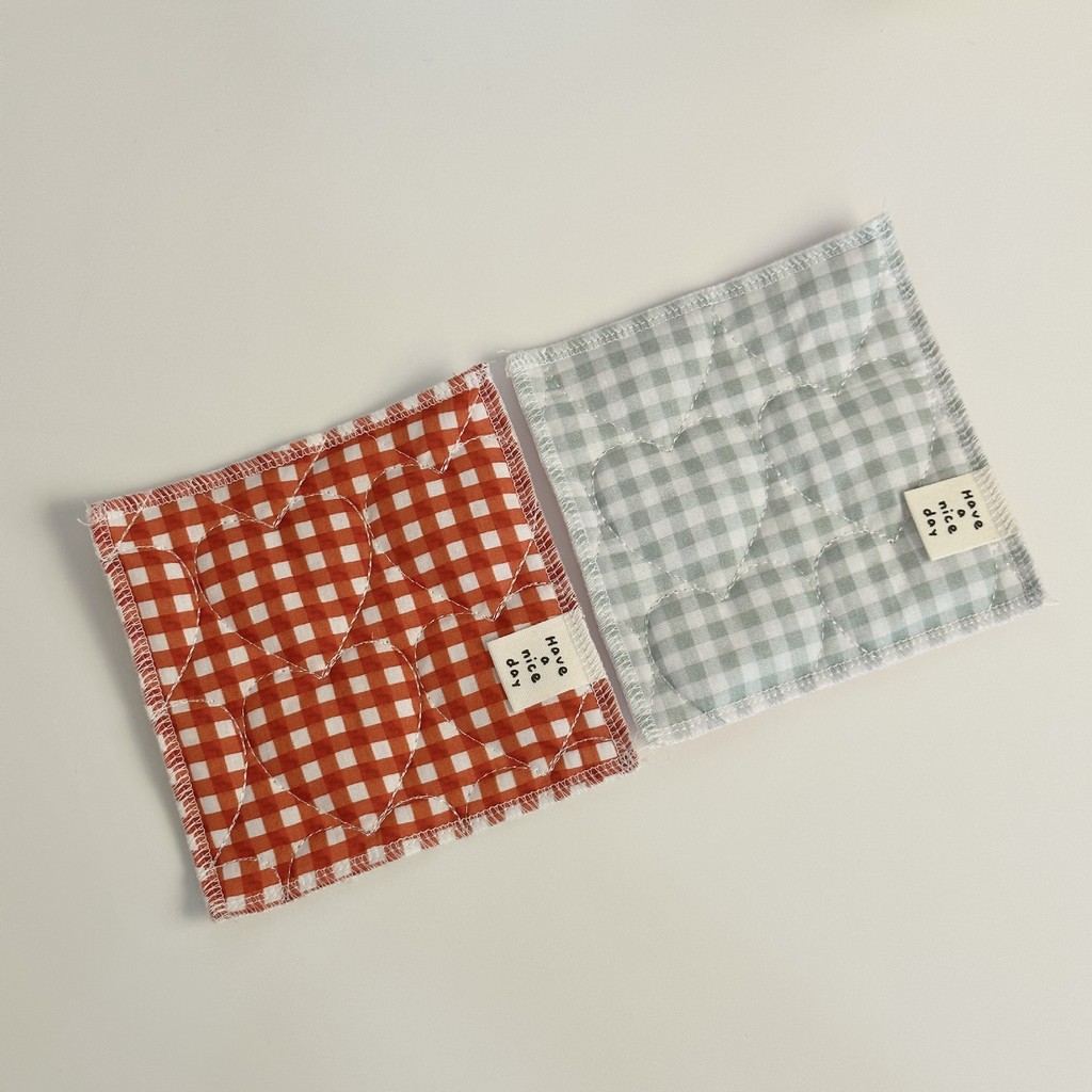 Ins สีสันผ้านวมลายสก๊อตหัวใจสแควร์ผ้าฝ้ายแท้ขนาดเล็ก Coaster เดสก์ท็อปตกแต่งการ์ดขนาดเล็กวางตัว Props