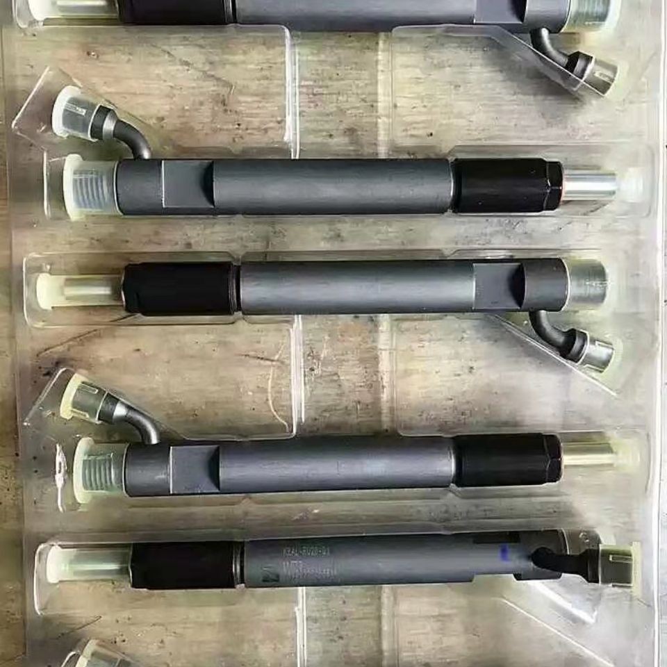 Komatsu PC300/360-7 Injector Nozzle 6D114 Engine Injector Assembly Nozzle Imported Excavator Parts