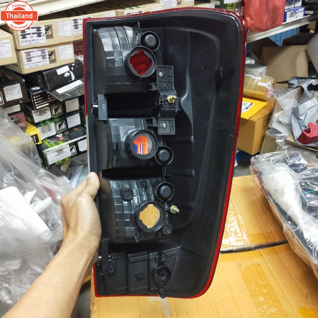 เสื้อ ไฟท้าย​ nissan​ navara​ np300​ 2015​ นาวาร่า​ ไม่มีขั้ว​ รถตอนเดียว