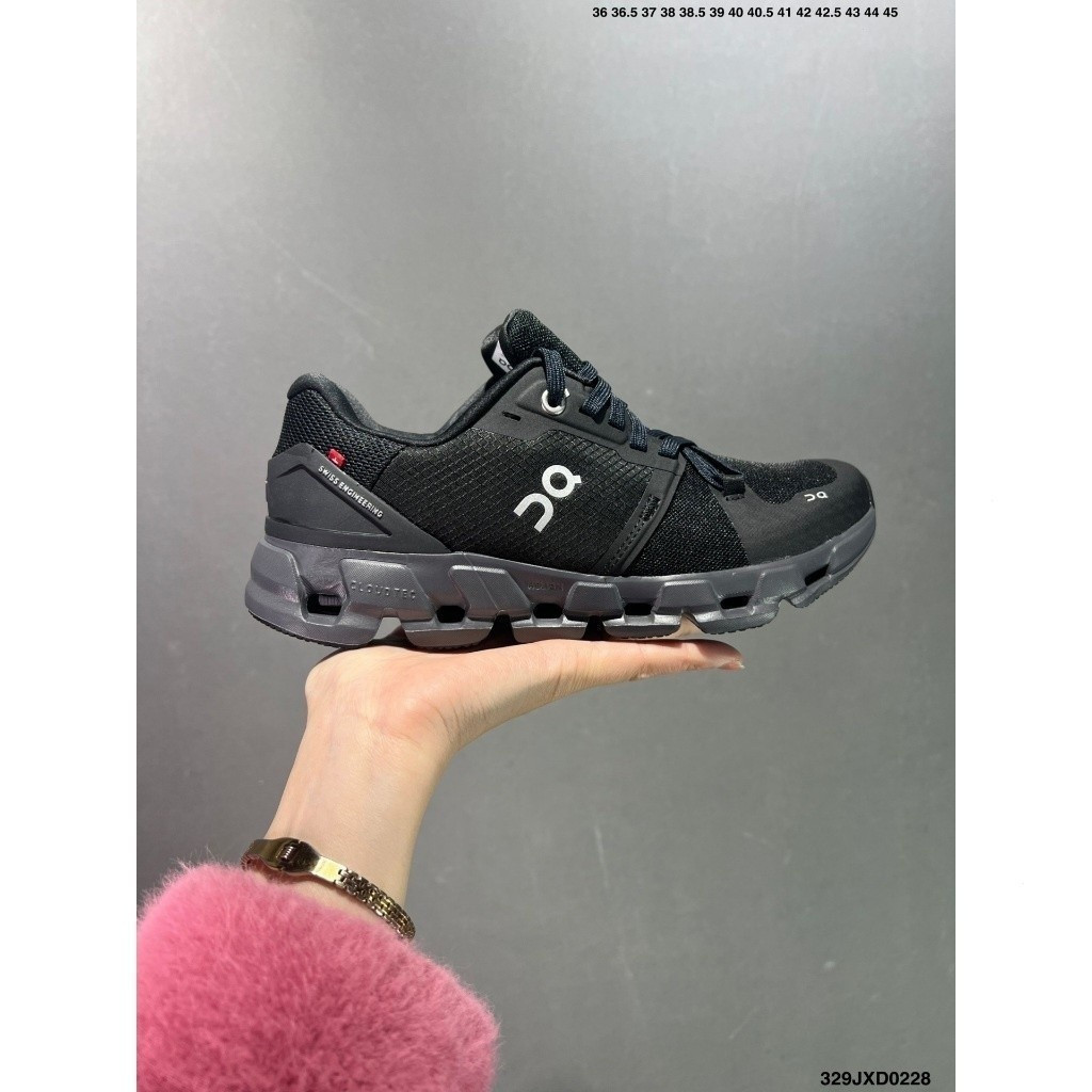 UDMH คลาวด์ฟลายเนอร์ รองเท้ากีฬาสำหรับผู้ชายและผู้หญิง แบบวิ่งน้ำหนักเบาที่มาพร้อมเทคโนโลยีVOQE