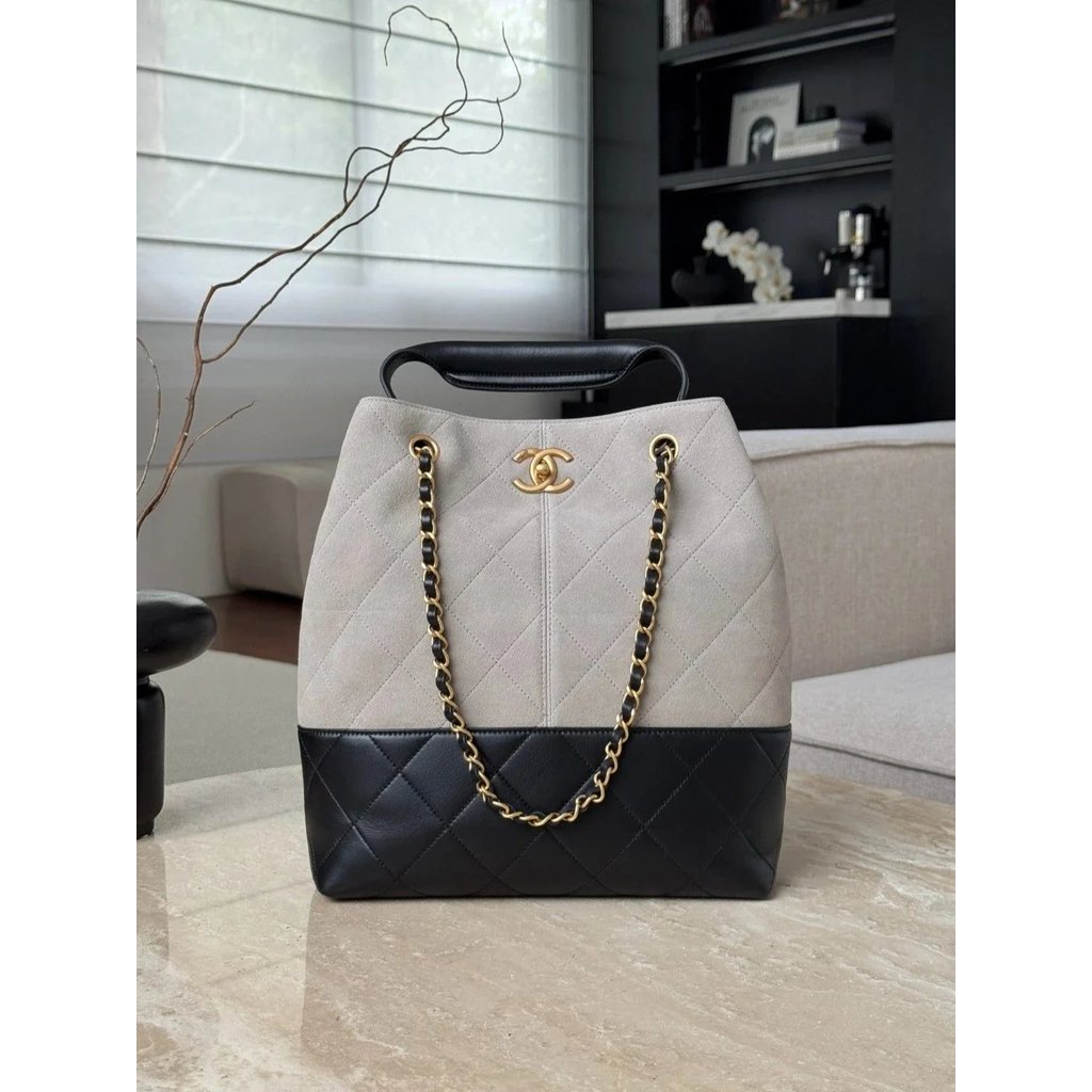 Chanel Vertical High-End WorkShop Series Tote Bag ทำจากหนังวัวหรือนุ่มแบบ.Circle มีหัวเข็มขัดสีทองทร