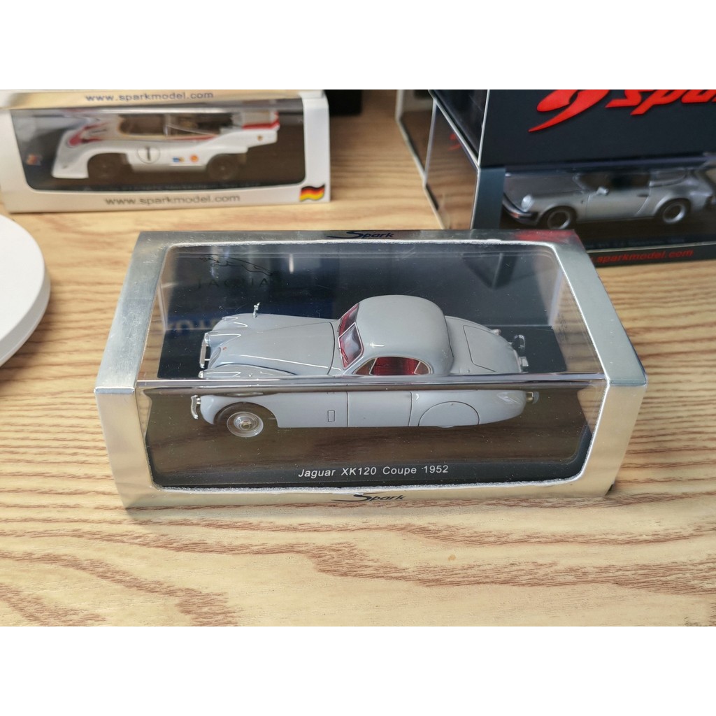 Spark 1/43 รถเรซิ่นรุ่น Jaguar jiguar xk120 coupe 1952 ซีเมนต์สีเทาจับคู่สีแดงภายในฟรีจากัวร์ผู้ก่อต