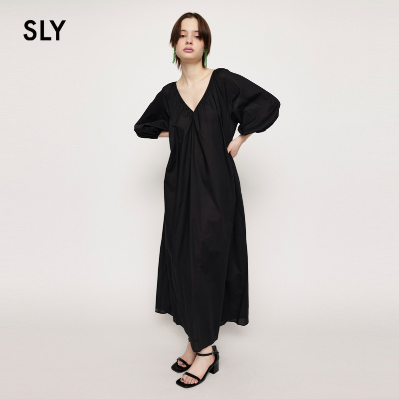 SLY 2023 ฤดูร้อนสไตล์ใหม่ภาษาฝรั่งเศสคํา Lazy Feeling V คอ Halter ออกแบบชุดผู้หญิง 030GSI33-2610