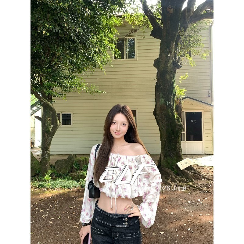 เสื้อลายดอกเชือกปาดไหล่ใส่แล้วดูอ่อนกว่าวัย