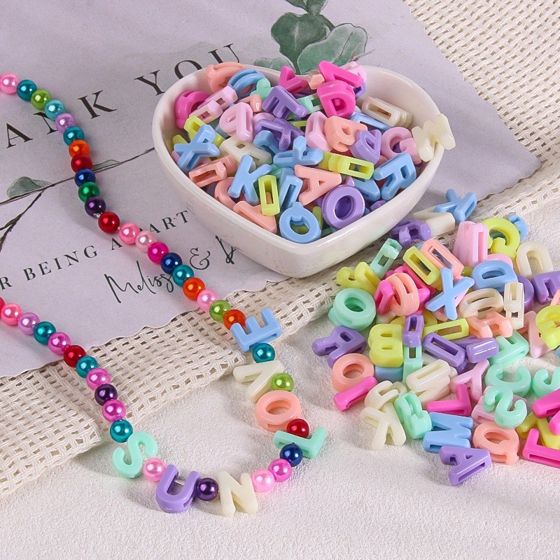 หลุม 8 มม.อะคริลิคสไลด์ลูกปัด 26 ตัวอักษรภาษาอังกฤษ DIY สไลด์ Charm Fit สําหรับ 8 มม.สร้อยข้อมือพวงกุญแจทํา