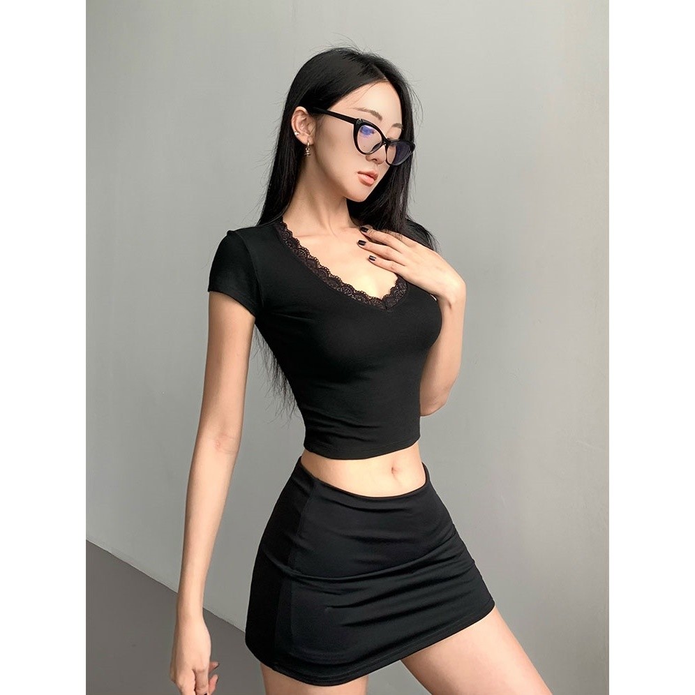 Hotgirl พร้อมส่ง เสื้อครอป เสื้อรัดรูปผู้หญิง ผ้ายืดรัดรูป แขนสั้นเซ็กซี่ แฟชั่นสีพื้น คอวี ขอบลูกไม้น่ารัก สไตล์เกาหลี - รูปที่ 4