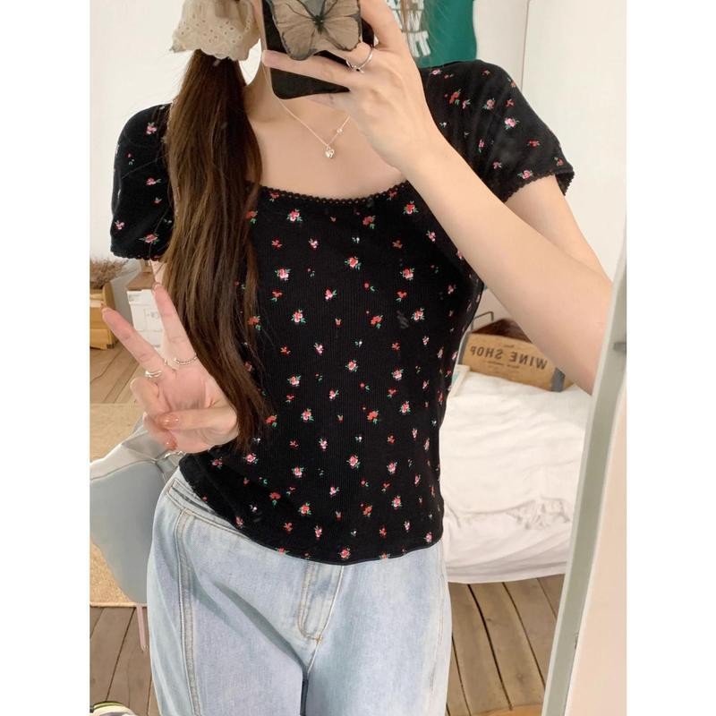 เสื้อลำลองสำหรับผู้หญิง สไตล์เกาหลี ลายดอกไม้ BM เสื้อยืดเปิดไหล่ แขนสั้น เหมาะสำหรับฤดูร้อน ดีไซน์ไม่ซ้ำใครและงดงาม ทรง