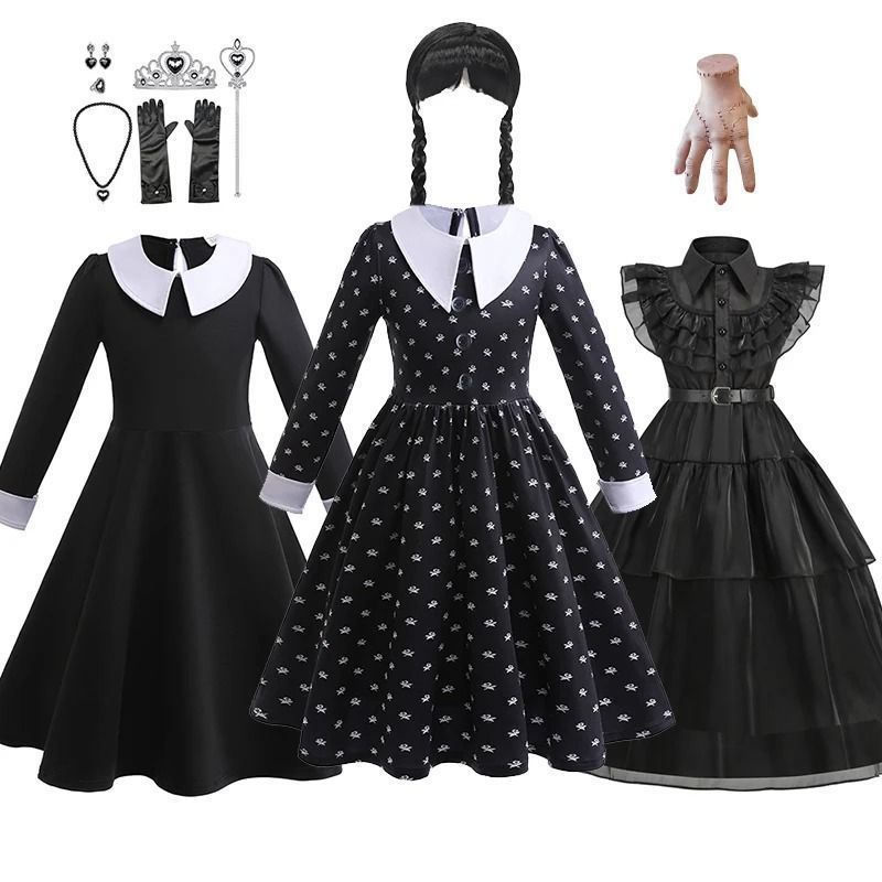 ชุดคอสเพลย์ครอบครัวสำหรับ Halloween ในธีม Wednesday Addams พร้อมชุดเด็กแบบเดียวกัน