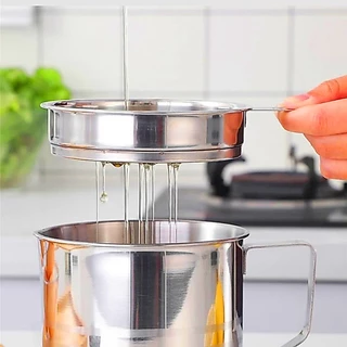 หม้อกรองน้ำมัน 1.2L ถ้วยกรองน้ำมัน A1000 หม้อกรอง หม้อเก็บน้ำมัน สแตนเลส ทนต่อความร้อน พร้อมตะแกรงกรอง