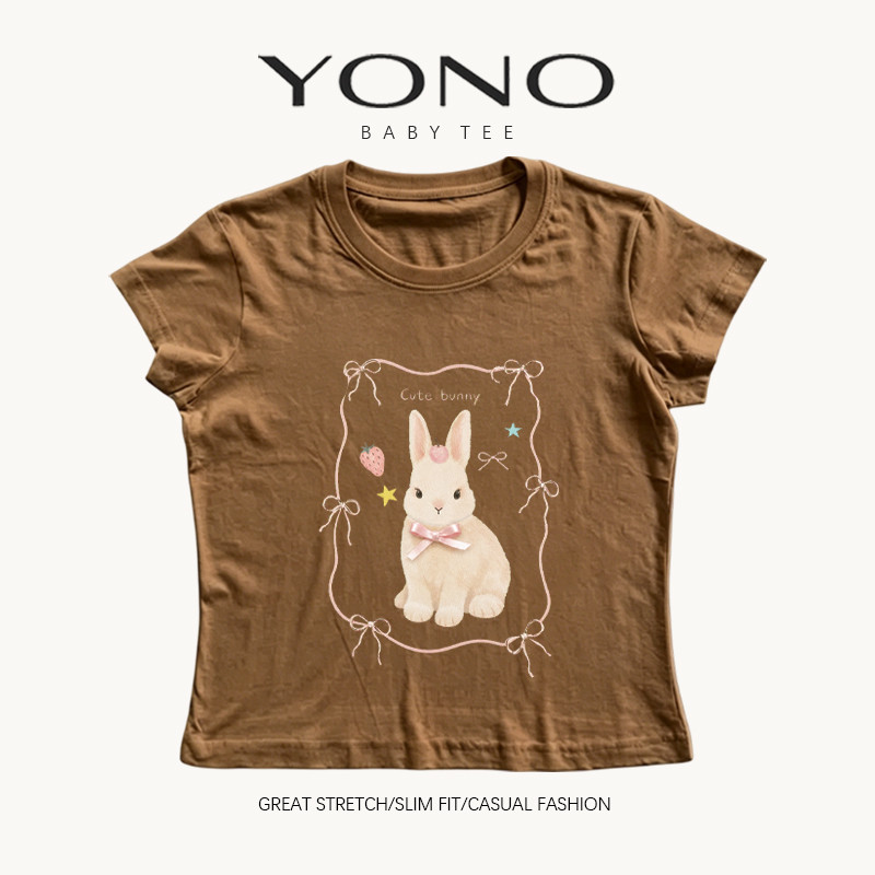 (พร้อมส่ง24ชม.) YONO baby tee สีน้ำตาล ลายกระต่ายสีขาวผูกโบสีชมพูในกรอบริบบิ้น น่ารักหวาน