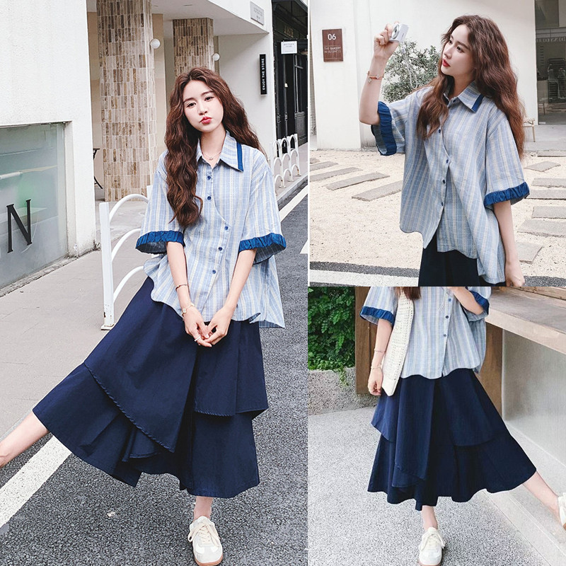 Dahong 99546/47 เสื้อเชิ้ตแขนสั้นลายทางมีปก + กระโปรงพลีทสีน้ำเงินเข้ม
