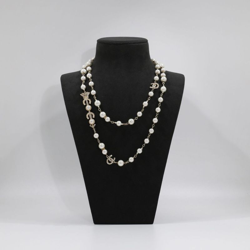 Xiaoxiang แฟชั่นผู้หญิงโมเดิร์นหรูหรา Arrow COCO Pearl Double C Rhinestone Double Layer เสื้อกันหนาว