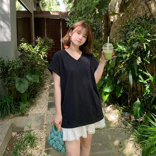 【เสื้อยืดโอเวอร์ไซส์】 (50-150 กก.) ผู้หญิง ฤดูร้อน น้ำหนักเกิน หลวม ธรรมดา เสื้อยืด แขนสั้น คอวี ท็อปส์ซู สวมใส่ลำลอง