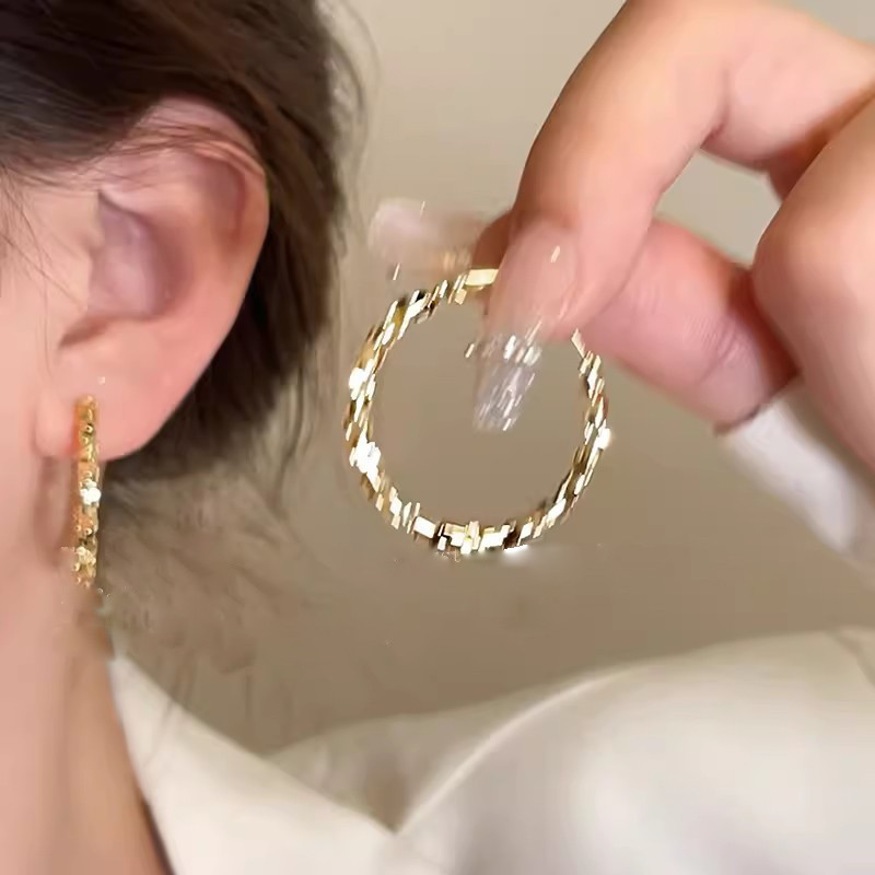 ต่างหูห่วงวงกลม Chuya สไตล์ลำลองสำหรับผู้หญิง