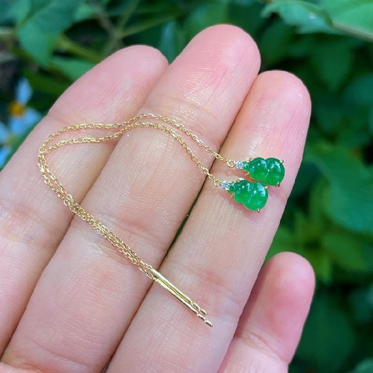 Ear Line Series ธรรมชาติ Chalcedony Ice Seed Yang Green Gourd Ear Line ฝังปลอดภัย Nafu แฟชั่น