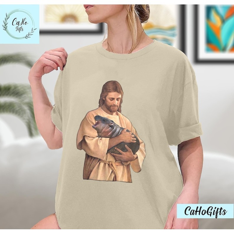 💦 Jesus Moo Deng Shirt, Jesus Loves Moo Deng Bouncy Pig Cute Baby Hippo Meme T-Shirt, Moo Deng Shirt