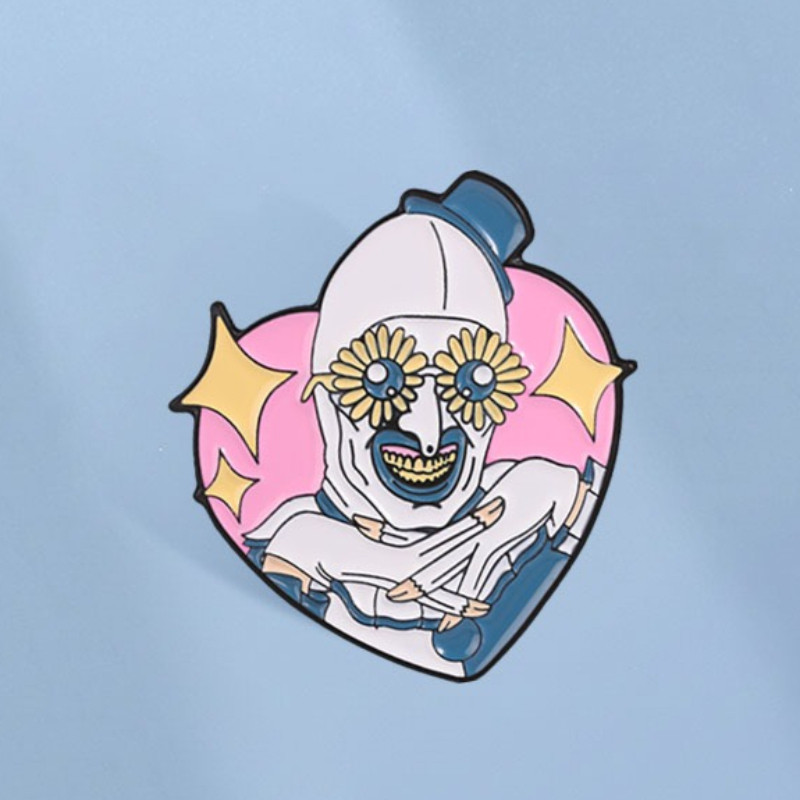 หัวใจสีชมพูศิลปะตัวตลกเคลือบ Pin Terrifier ภาพยนตร์สยองขวัญเข็มกลัดป้ายเสื้อผ้าอุปกรณ์เสริมของขวัญสําหรับเพื่อน