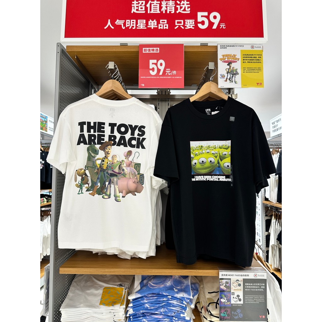 เสื้อยืดแขนสั้น Uniqlo Toy Story พรินต์ลายเก๋สำหรับผู้ชาย