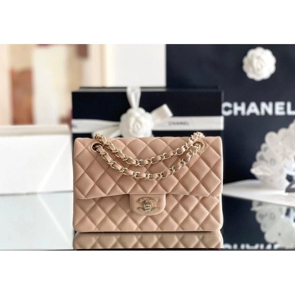 ชาเนลคลาสสิกแบบดูสบายๆ หนังวัวขนาดเล็กสีแอปริคอท 숄เดอร์แบッグ KCP