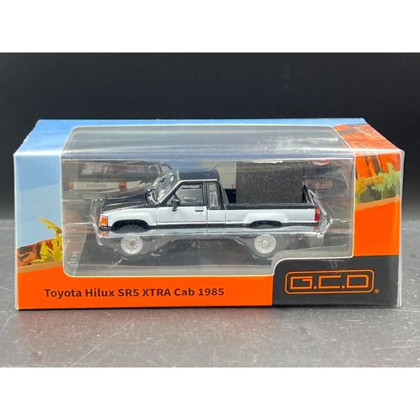 GCD 1/64 
The 4th generation Hilux Xtra Cab Pickup truck
KS-087-641 Black decals (LHD)