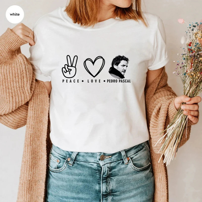 เสื้อยืด Peace Love Pedro Pascal เสื้อ Pedro Pascal เสื้อสำหรับคุณพ่อ ของขวัญวันพ่อ ของขวัญสำหรับแฟน