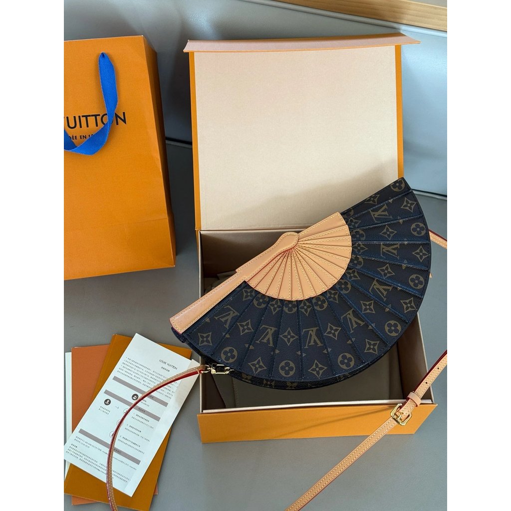 LV Fan Clutch สุดยอด