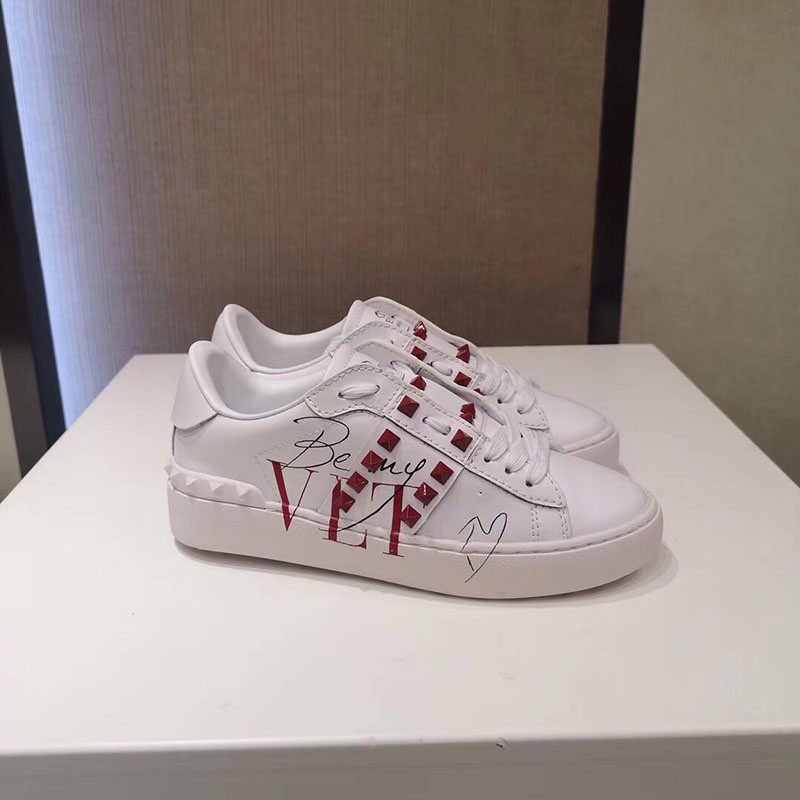 Valentino Rivet Shoes สีขาว แบบToe กราฟฟิตีหนา
