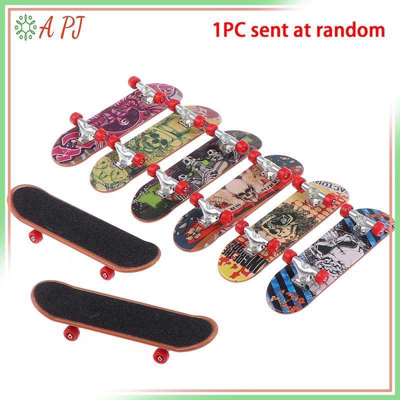 [APJ] Fingerboard Mini Finger Skateboard Plastic Finger Skate Scooter Skateboard Toy [ใหม่]