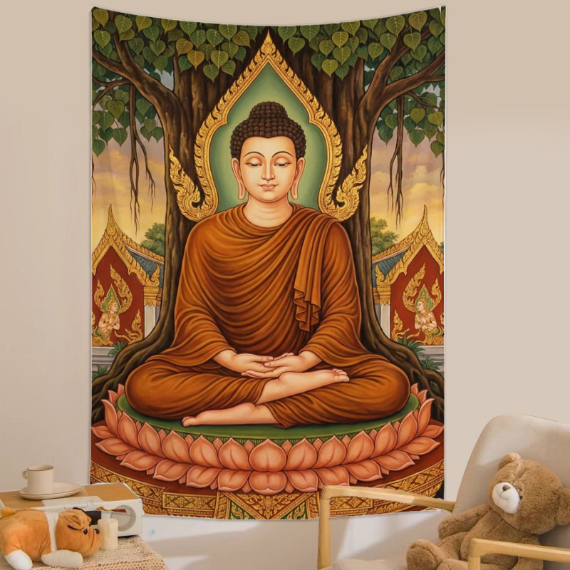 ใต้ต้นโพธิ์ พระศากยมุนีพุทธเจ้าแขวนผ้าในวัดที่มีลวดลายสีทอง
