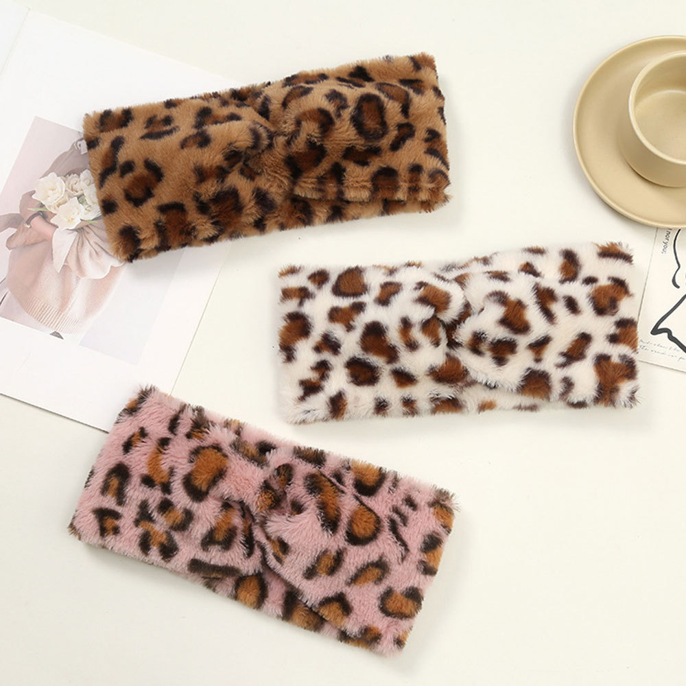 พร้อมสต็อกFuzzy Leopard Print Knotted Headband Plush Wide Turban สําหรับผู้หญิงฤดูใบไม้ร่วงฤดูหนาวอุ