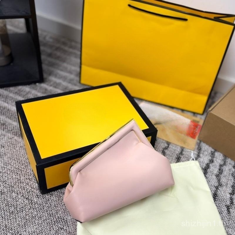 YCKN Ready Stock FF Clip bag first bag Clutch bag New Style Fashion Autumn Winter Texture Female bag
