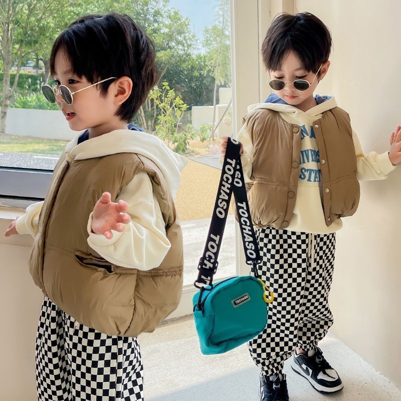 เสื้อกั๊กสำหรับเด็กแบบเกาหลี เหมาะสำหรับเด็กชายในฤดูกาลใบไม้ร่วงถึงหน้าหนาว สไตล์แฟชั่นใหม่ๆ