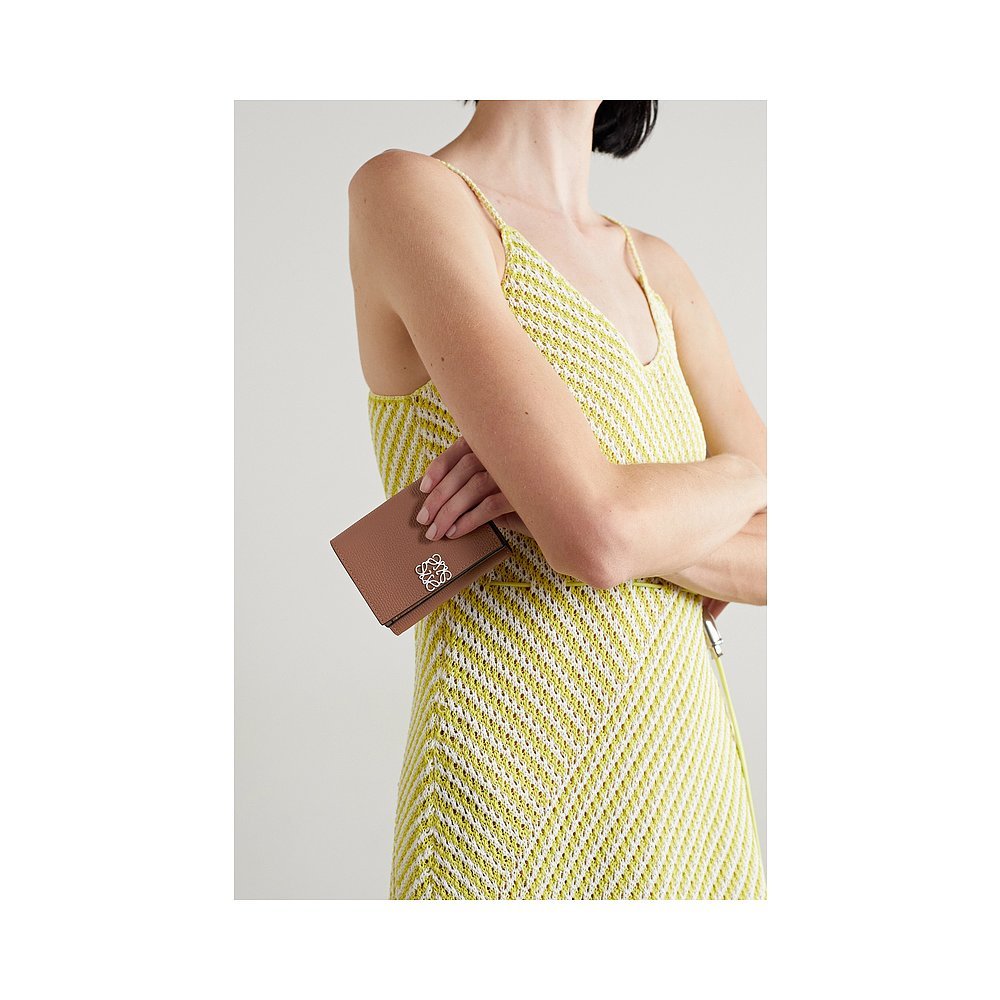 LOEWE กระเป๋าเงินหนังแท้ลายปั๊มสำหรับสุภาพสตรี