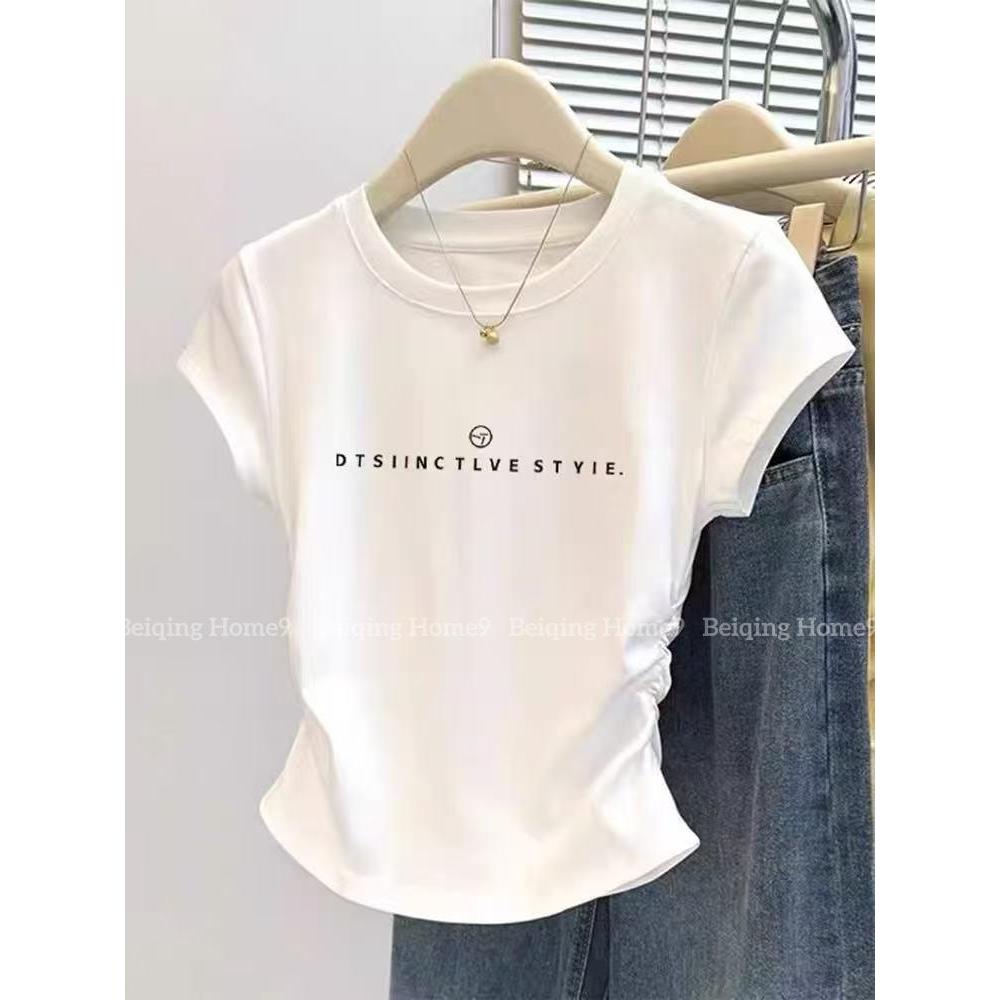 CODเสื้อสไตล์อินสตาแกรมลายตัวอักษรเล็กดีไซน์พิเศษ แขนบิน+รอยย่นข้างสุดหรู ไม่ซ้ำใคร สีขาวดำ ไซส์ M-3XL พร้อมส่งไทย สบายๆ