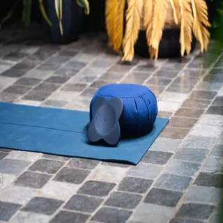 Decathlon Yoga Knee & Wrist Pad แผ่นรองหัวเข่าและข้อมือขณะเล่นโยคะ (1 ชิ้น) - Blue